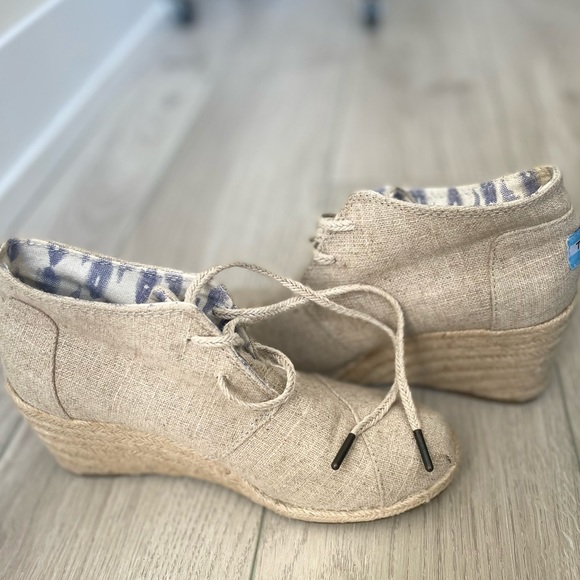 TOMS Tan Wedges with Laces - 6.5 - Picture 5 of 13